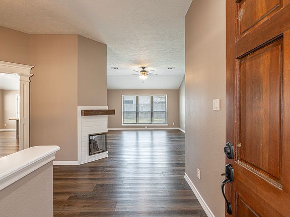 3rd image of 2115 Bisontine St