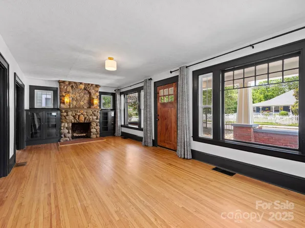 106 Brevard Rd, Asheville, NC 28806