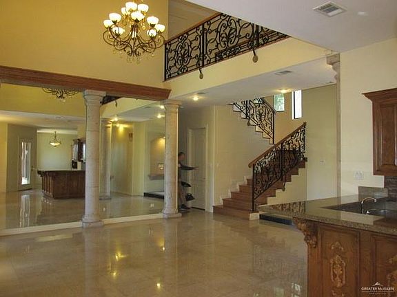 2nd image of 3804 El Jardin Ct