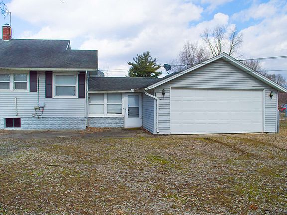 3rd image of 2506 Pleasant Plain Ave