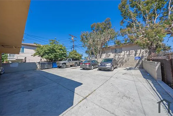 6402 S Victoria Ave #5 — Photo 22
