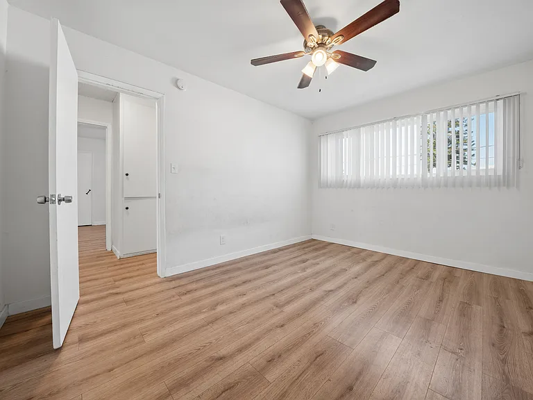 16900 Parthenia St #13 — Photo 15