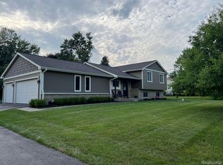 3896 Bald Mountain Rd, Lake Orion, MI 48360