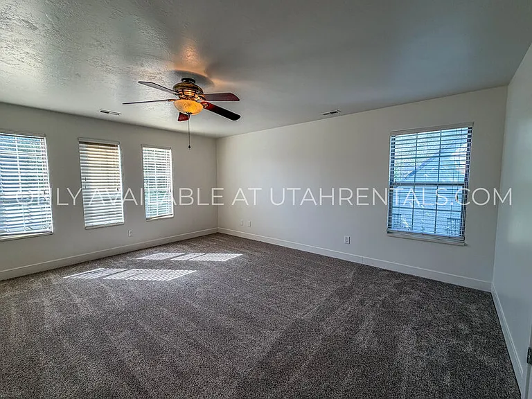 960 N Eastview Dr — Photo 31