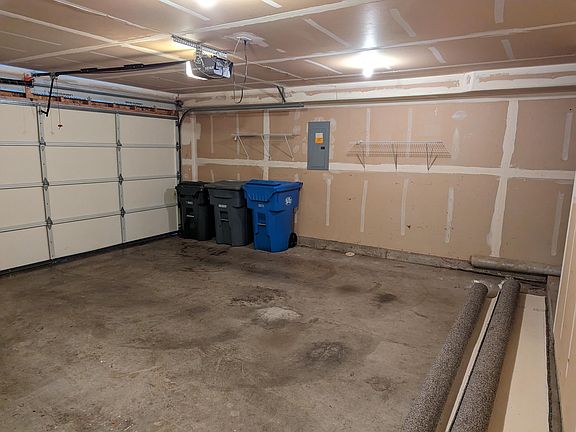 4th image of 1225 202nd Street Ct E