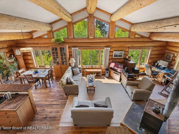 1035 E Deer Creek Dr, Jackson, WY 83001