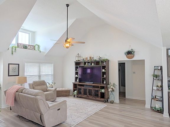 5th image of 911 Hickory Ct