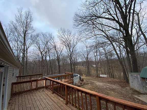 Deck/ Pool area