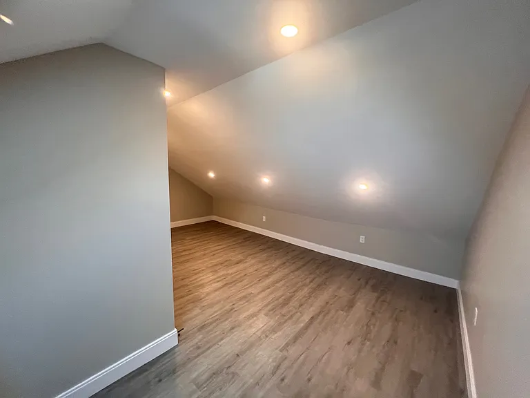 31 Maverick Sq #302B — Photo 16