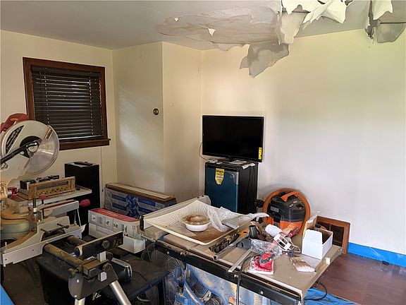 2nd image of 231 Modisette Ave
