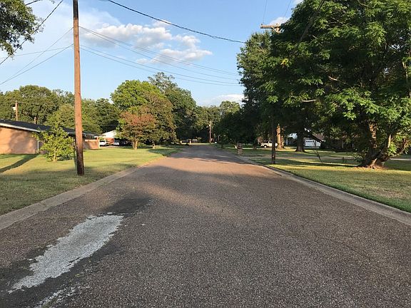 4th image of 2305 Greenhills Dr