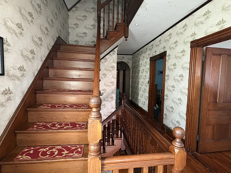 342 Main St — Photo 28