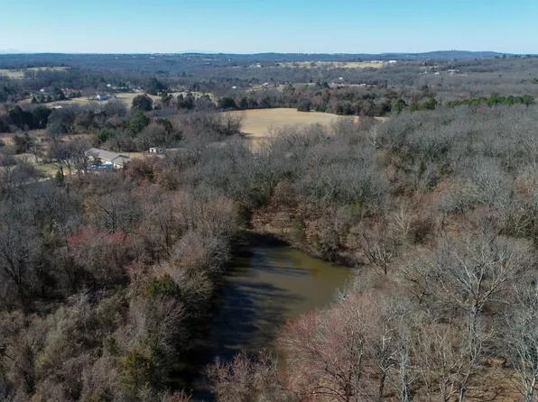 1 Hobbtown Rd, Rudy, AR 72952
