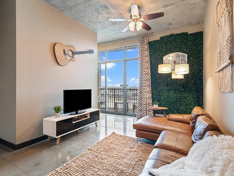 1510 Demonbreun St #706 — Photo 4