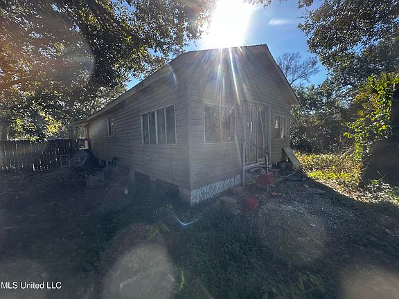 3rd image of 314 E 3rd St