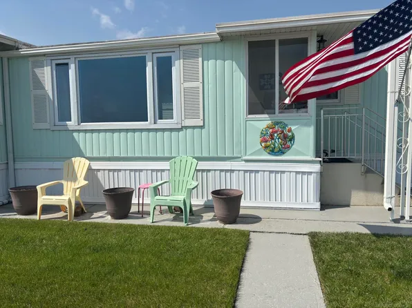 127 Shoreline Dr W, Pt Sanilac, MI 48469