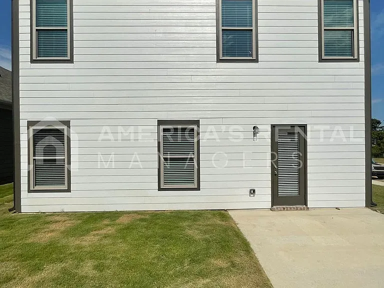 2141 Ellsworth Loop Rd — Photo 32