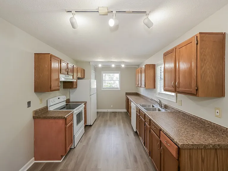 121 Lee Ct — Photo 7