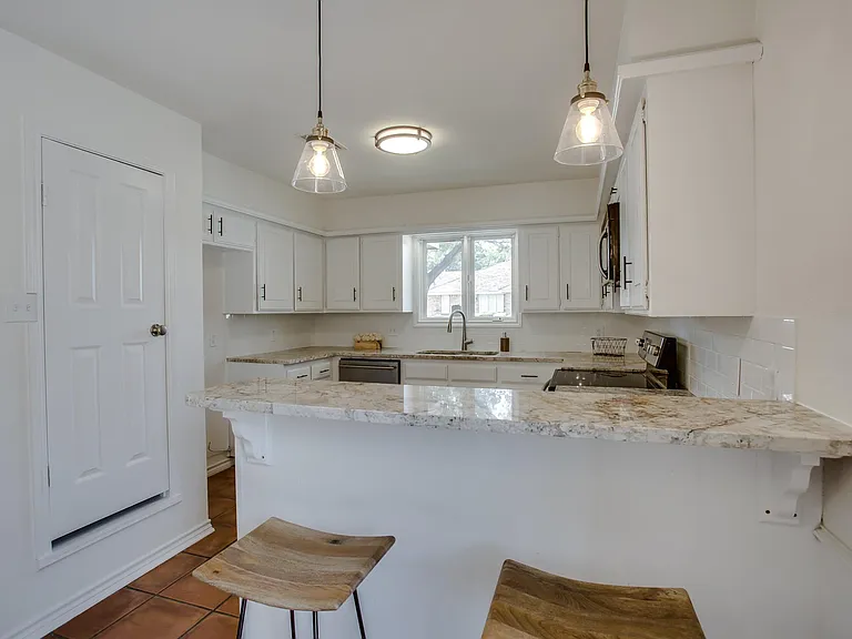 119 Utica Ave — Photo 9