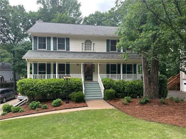 940 Providence Dr, Lawrenceville, GA 30044
