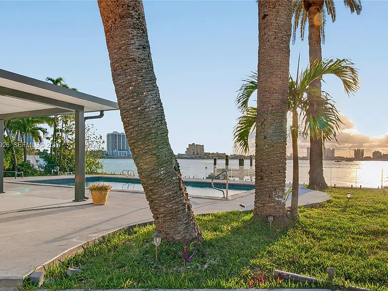 1101 S Shore Dr #1 — Photo 37