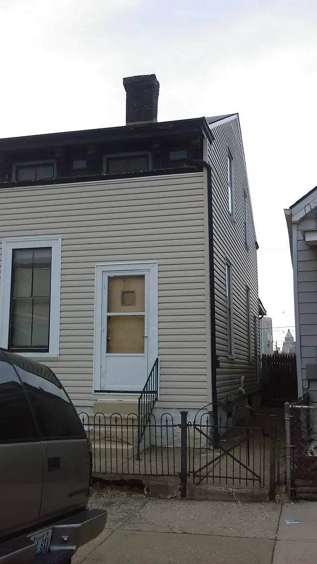 411 Lindsey St photo 1