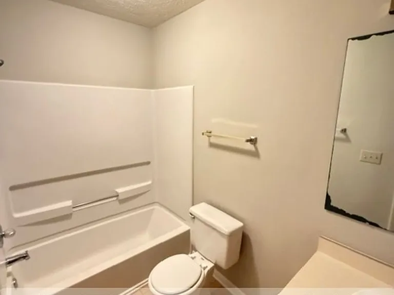 1022 Brookhollow Dr #5 — Photo 6