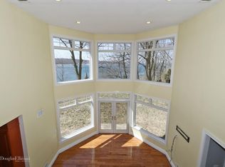 37 Woodridge Ln, Sea Cliff, NY 11579