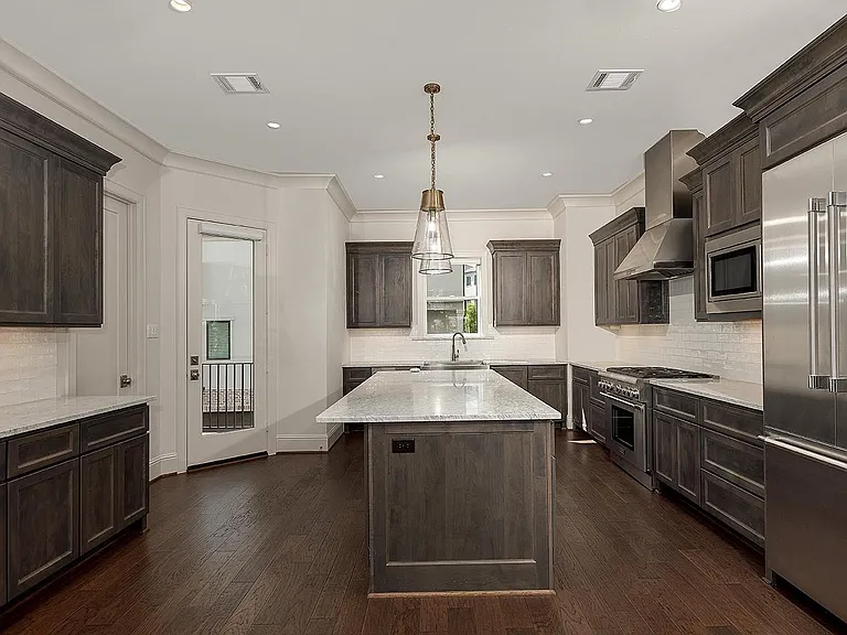 2503 Lake Front Cir — Photo 10