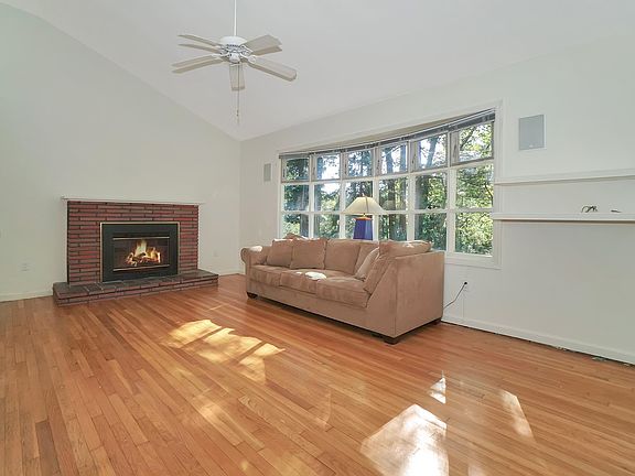 4th image of 21 Eckernkamp Dr