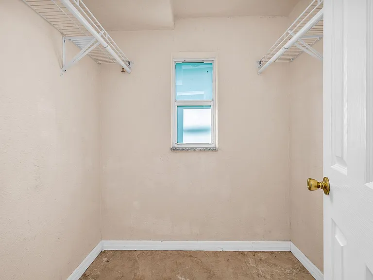 740-748 NE 13th Ct — Photo 15