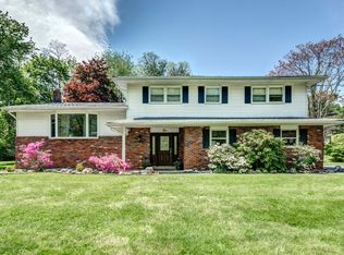 2 Seneca Dr, Middletown, NJ 07748