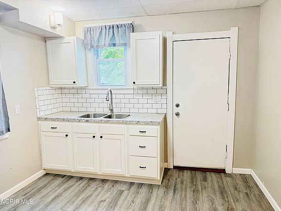 5th image of 266 E Hudson St