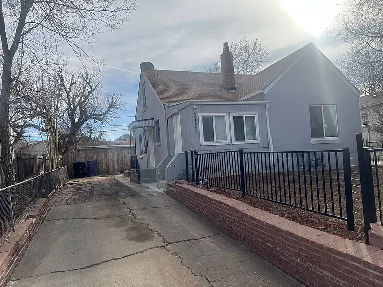 4 beds 1 bath Home Available Now in Westwood! — Photo 2