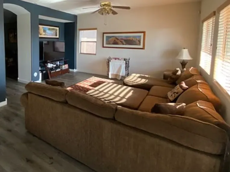 4 bed, 2.5 bath, 2237 sqft, $2,500 — Photo 2