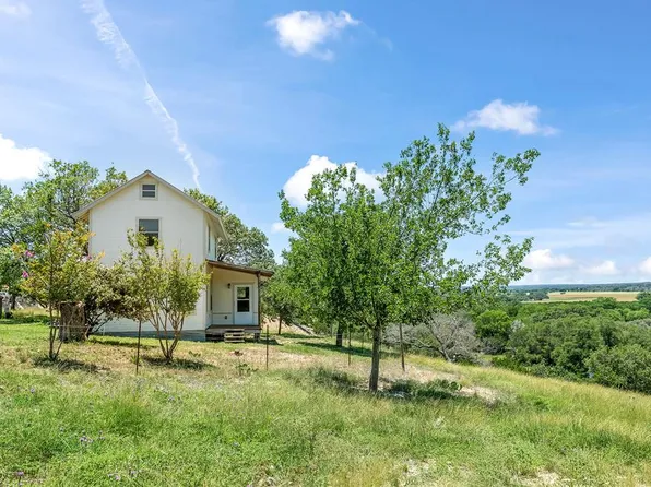 205 O'K Corral Dr, Fredericksburg, TX 78624