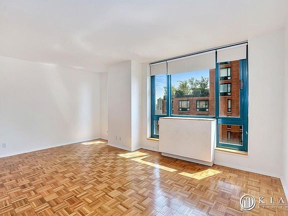 2nd image of 1 Irving Pl APT P21i