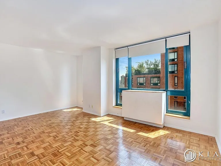 1 Irving Pl #P21I — Photo 2