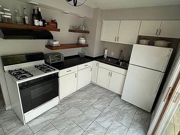 2nd image of 35 E Dresden Ave