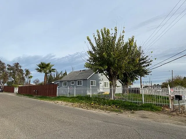 16286 Letteau Ave photo 1
