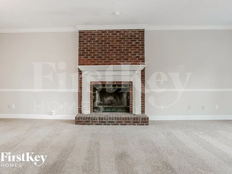 5300 Oglethorpe Ct — Photo 6