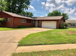 203 Crestwood Cir, Bartlesville, OK 74003