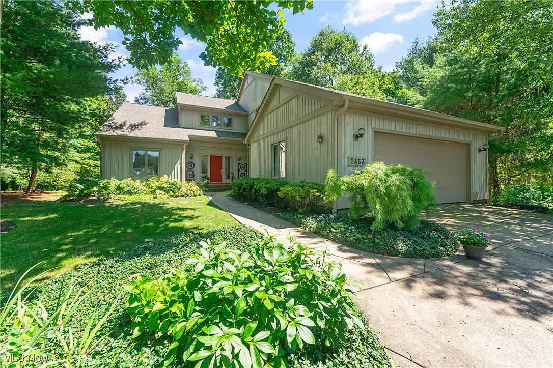 2453 Ridgeview Ln photo 1