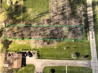 Roselawn Dr, Burton, OH 44021