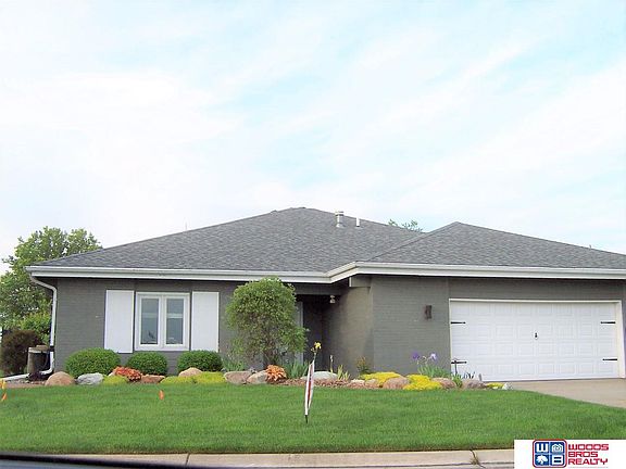 5th image of 982 N Lakeshore Dr