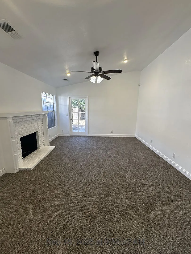 Cozy Unit Available Now! — Photo 4