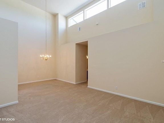 2nd image of 1002 Carlyle Ln