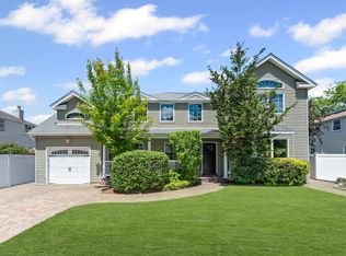 1 Darwin Dr, Merrick, NY 11566