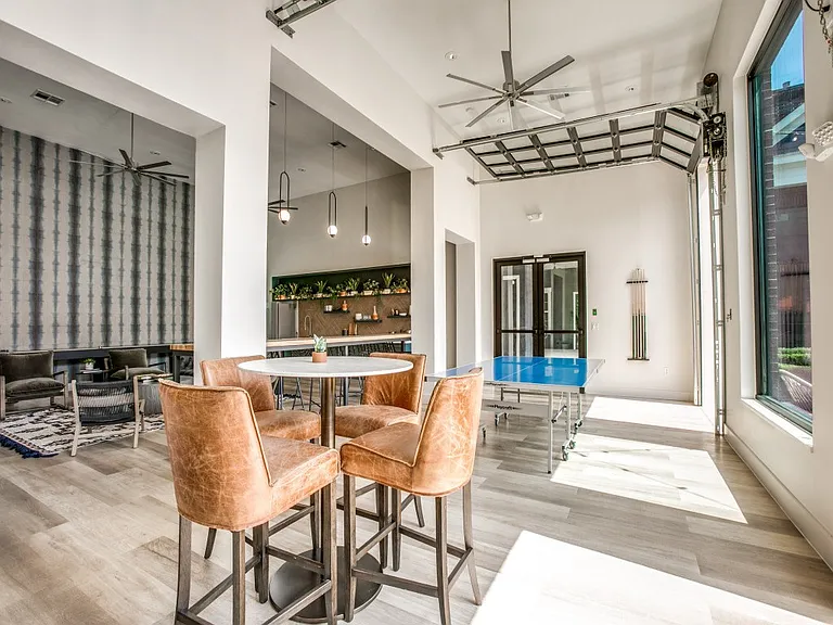 Aventura on Briar Forest — Photo 33
