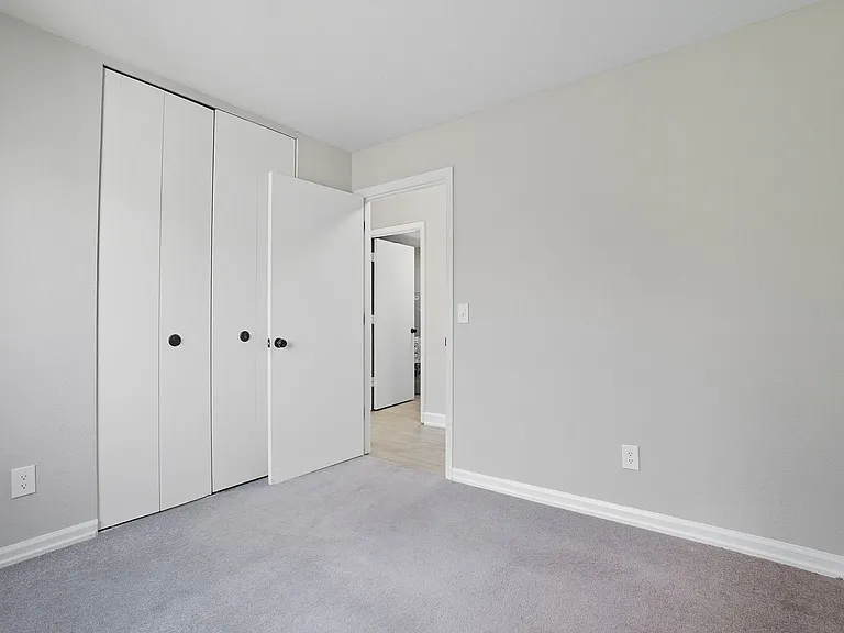 Candlelite Apartments — Photo 18